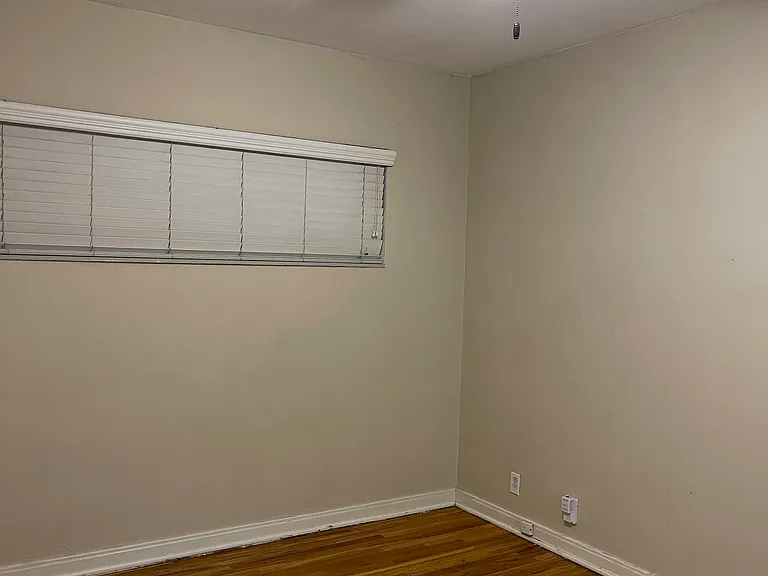 Bedroom - Spacious room with hardwood floors