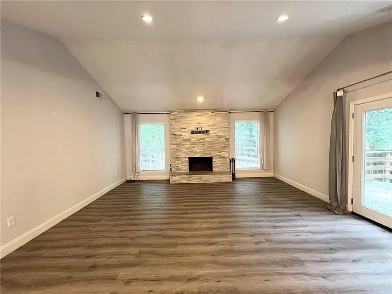 710 Creekwood Xing — Photo 4