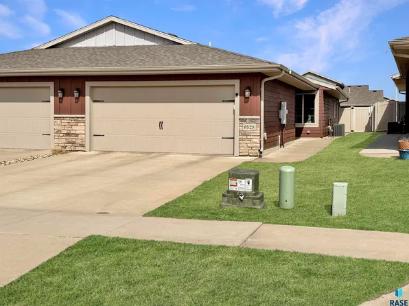 9528 W Broek Dr, Sioux Falls, SD 57106