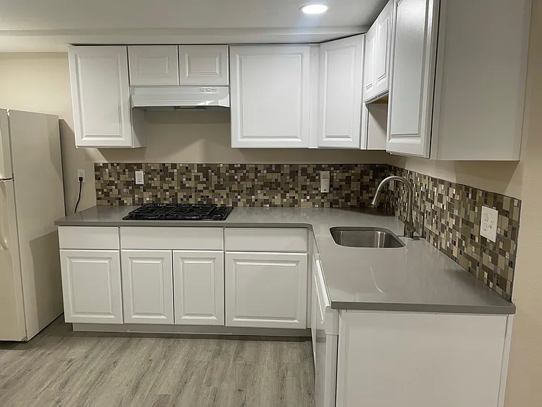 1109 N Jackson St — Photo 3