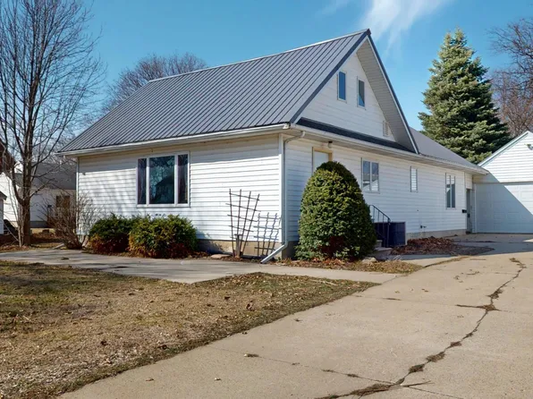 113 3rd Ave NE, Titonka, IA 50480