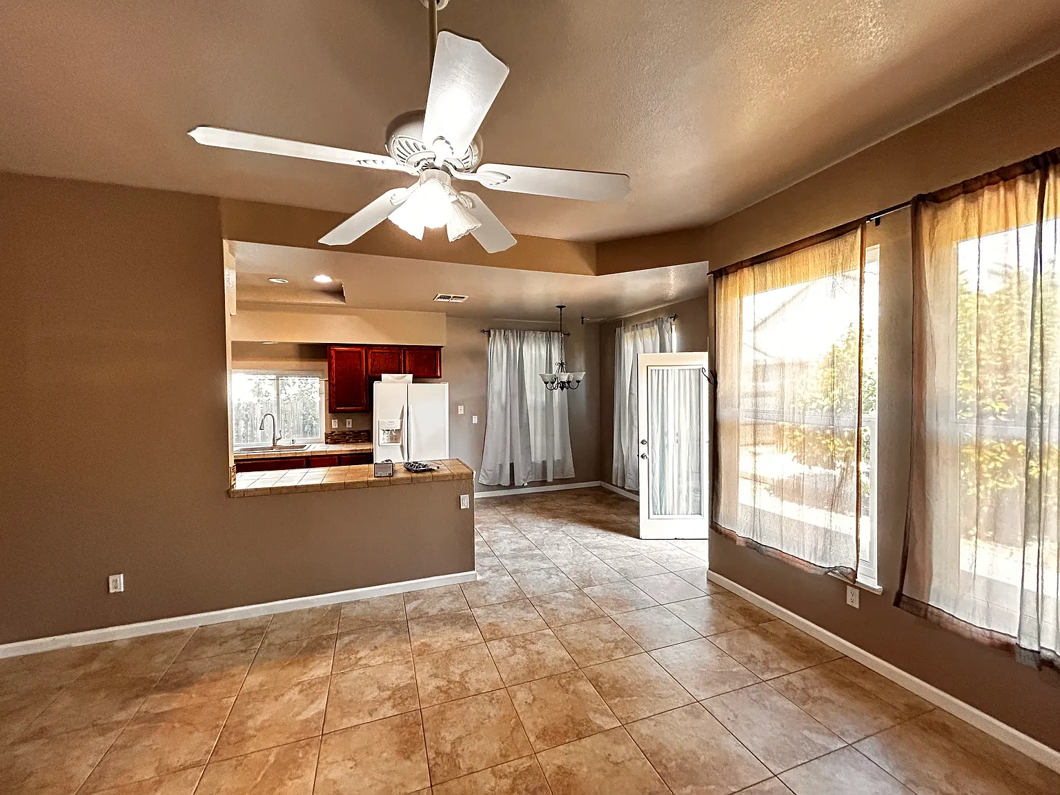 3 bed, 1678 sqft, $2,600 — Photo 4