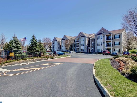 2nd image of 124 Creekside Dr Unit 8
