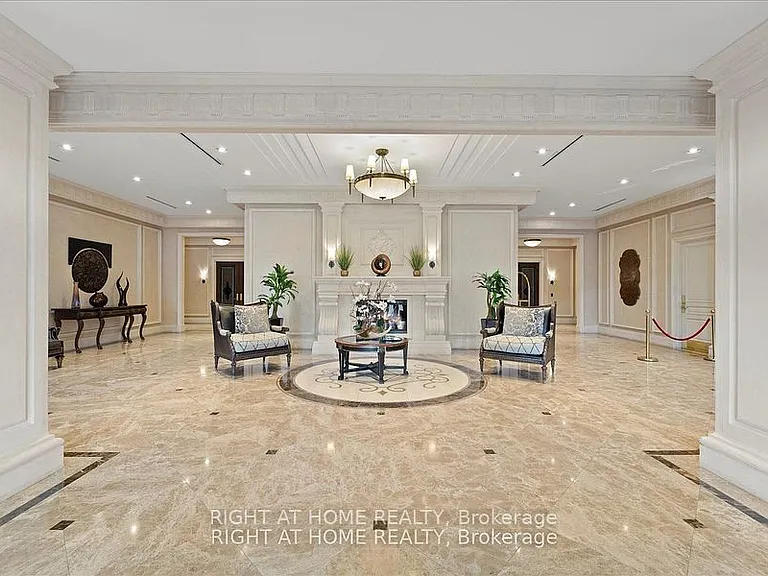 9235 Jane St #214 — Photo 4