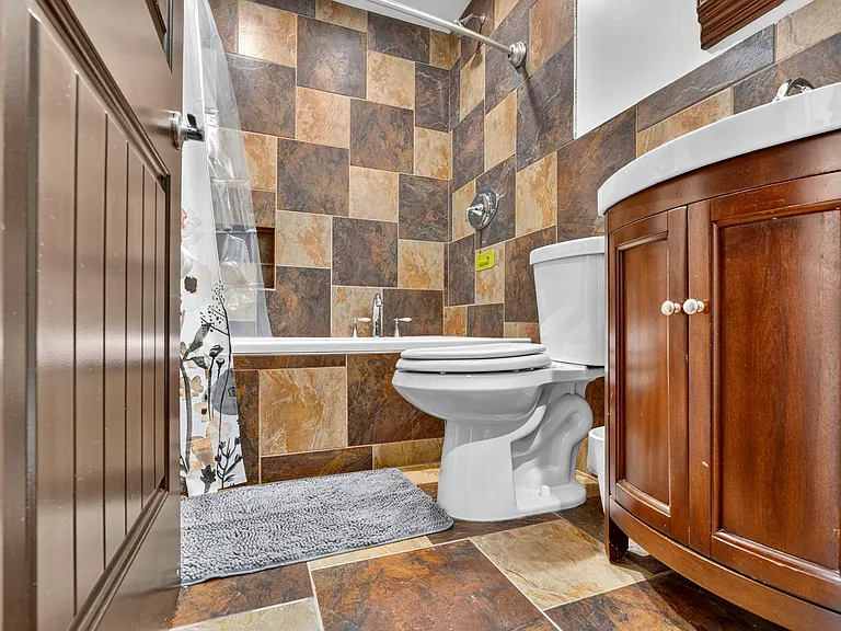 630 Lamplight Ln — Photo 34