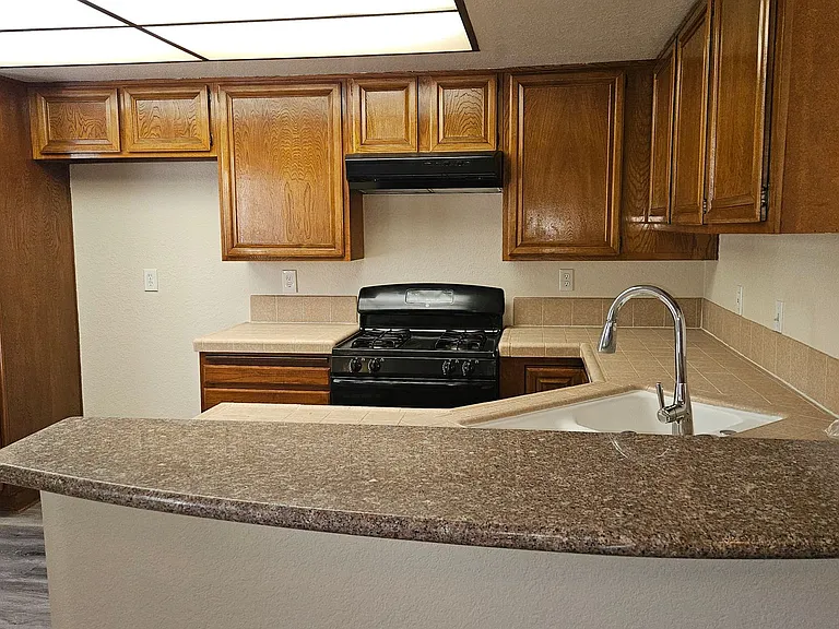 109 E Rosewood Ct — Photo 11