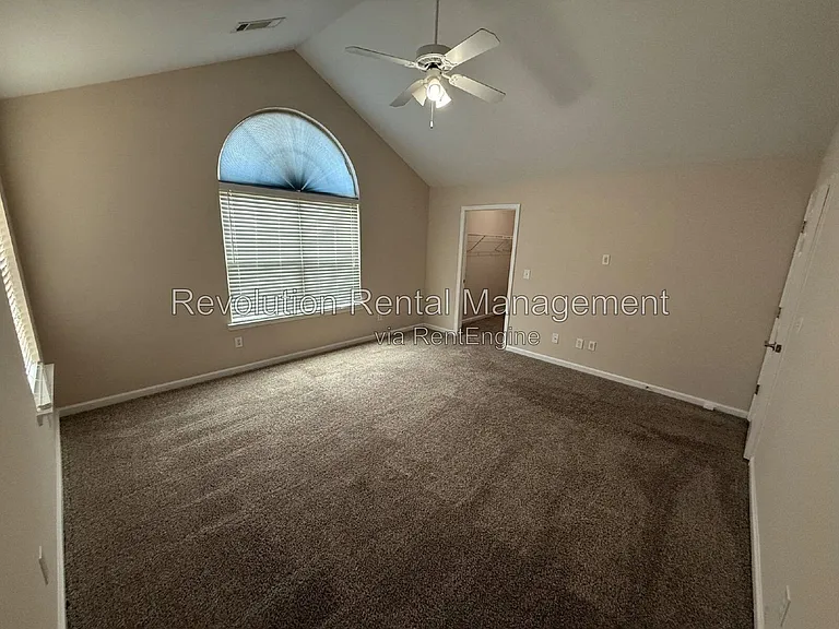 302 Gladstone Dr — Photo 7