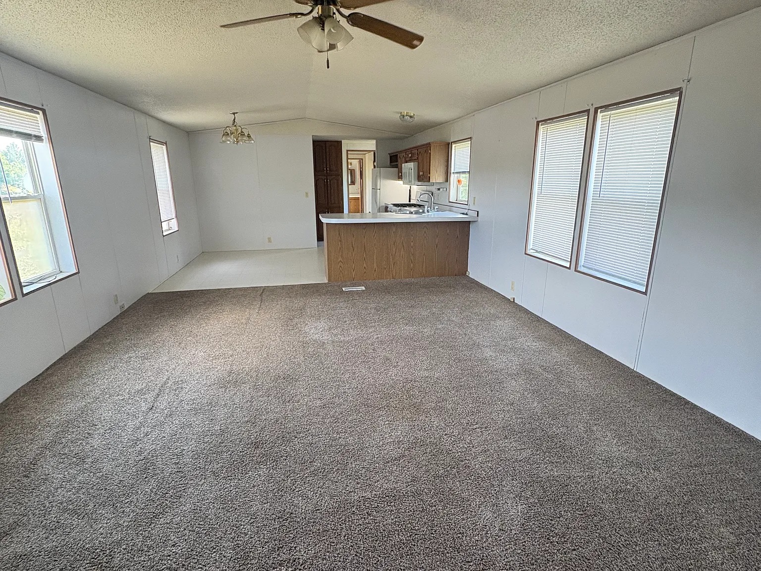 2 bed, 1120 sqft, $1,300 — Photo 2