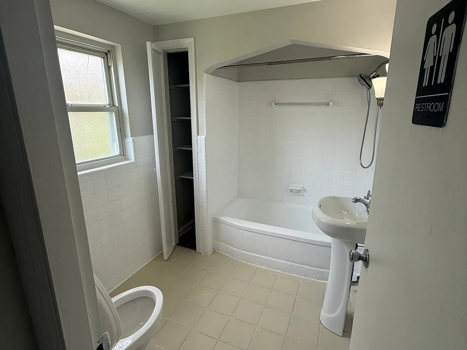 1 bed, 850 sqft, $975 — Photo 2