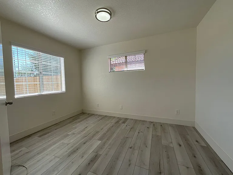 15345 Murray Ave — Photo 13