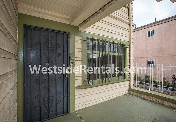 3rd image of 3948 S Hill St