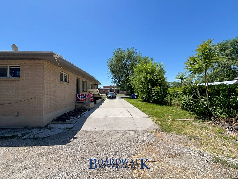 325 E Baird Cir — Photo 18