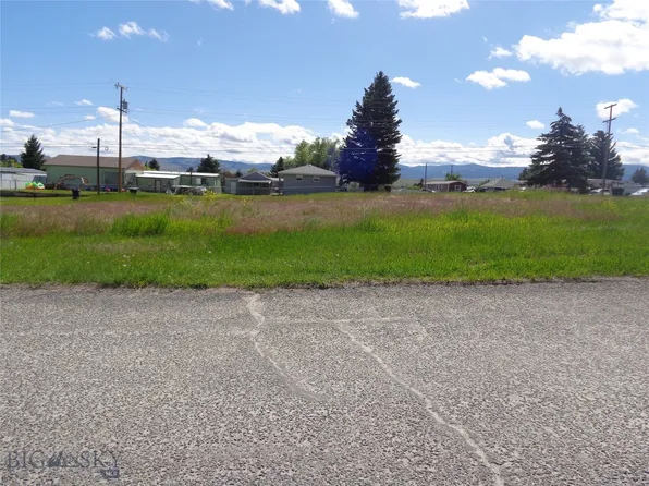 1017 Oregon St, Deer Lodge, MT 59722