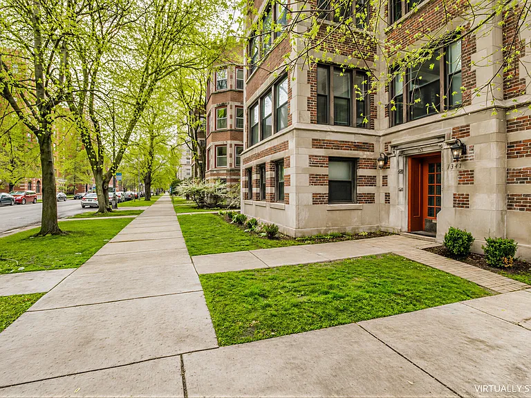 1347 E Hyde Park Blvd #3 — Photo 2