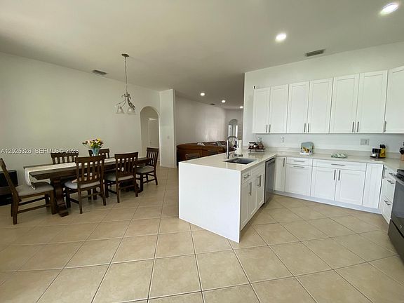 5th image of 3035 SE 7th Pl