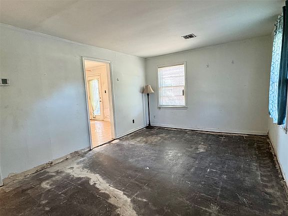 3rd image of 320 Park St