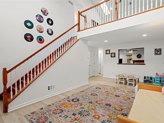 3rd image of 5528 Worthington Ct