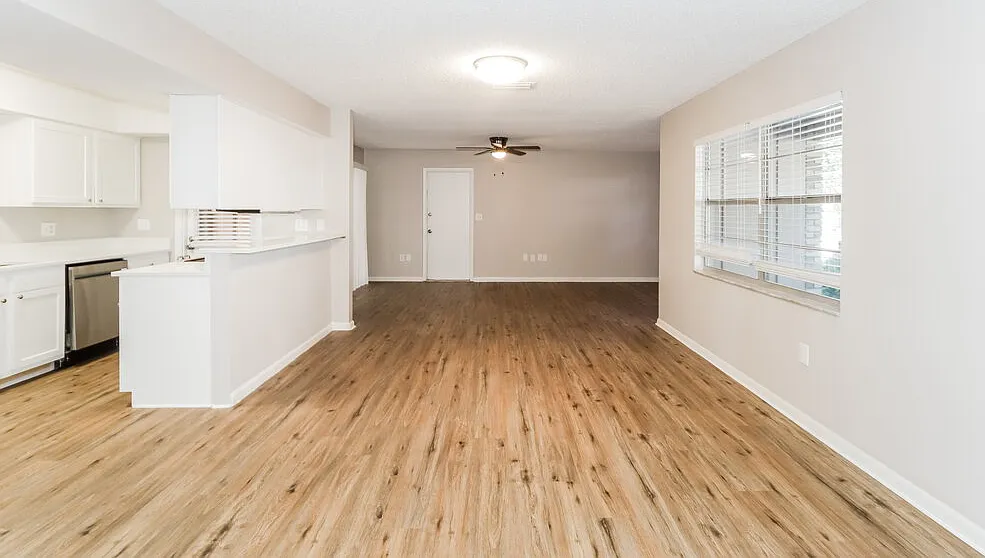 4 bed, 2.0 bath, 1968 sqft, $2,200 — Photo 3