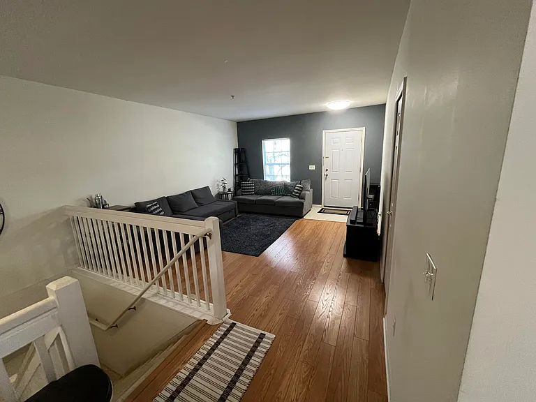 1021 Maiden Ln — Photo 7