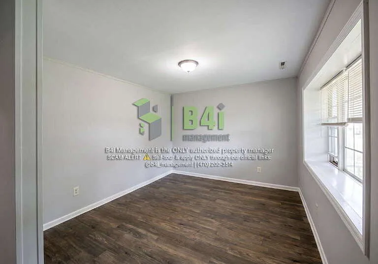 406 Hill St — Photo 3
