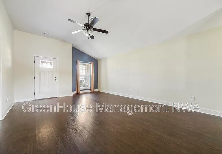 6111 NW McClellen St — Photo 6