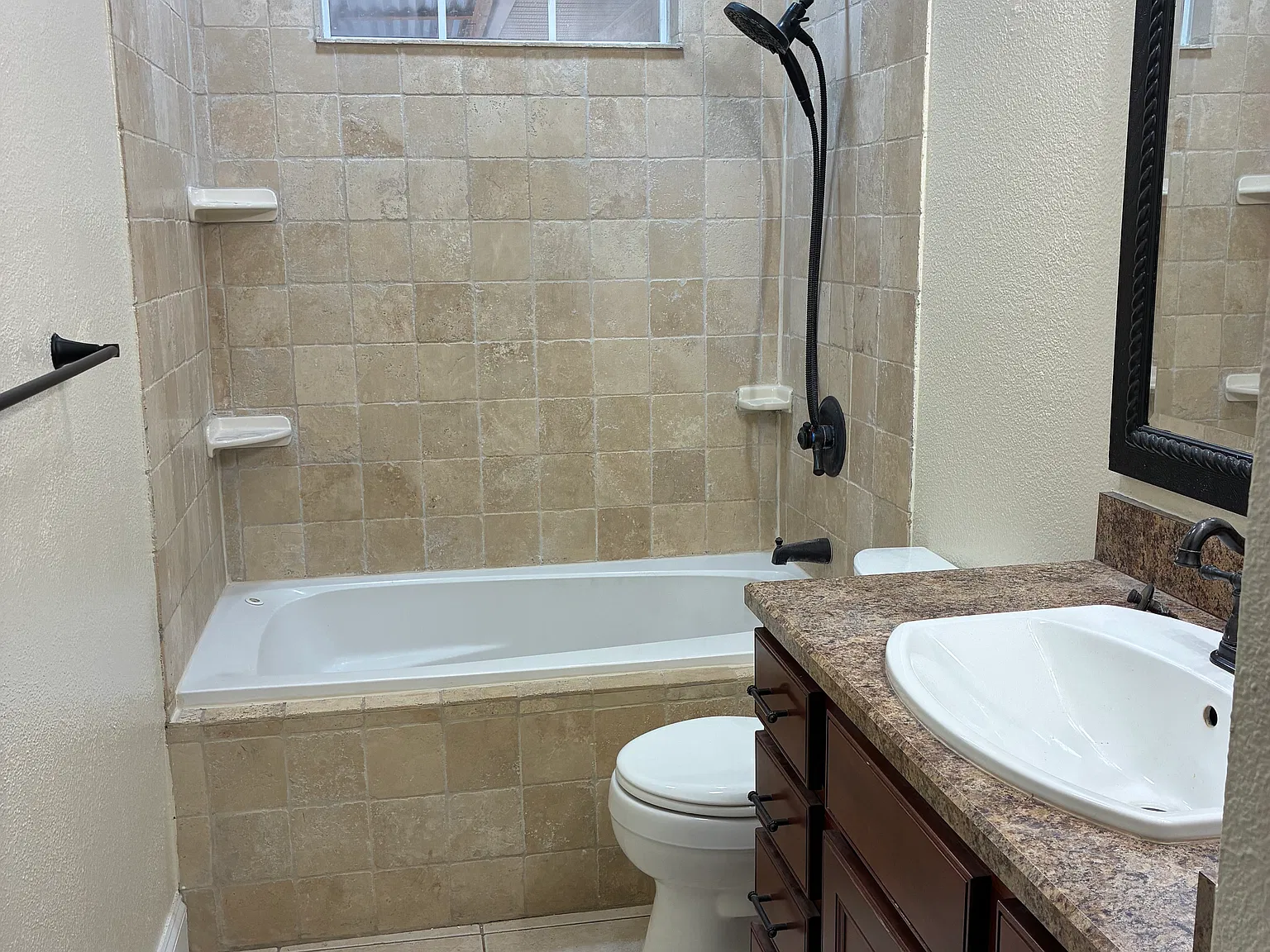 3 bed, 1200 sqft, $1,650 — Photo 4