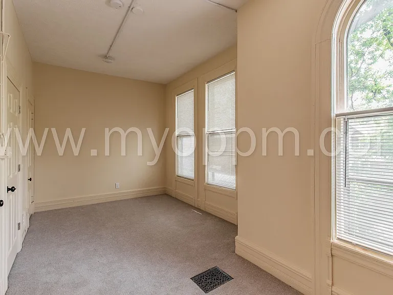 1146 S 32nd St — Photo 19