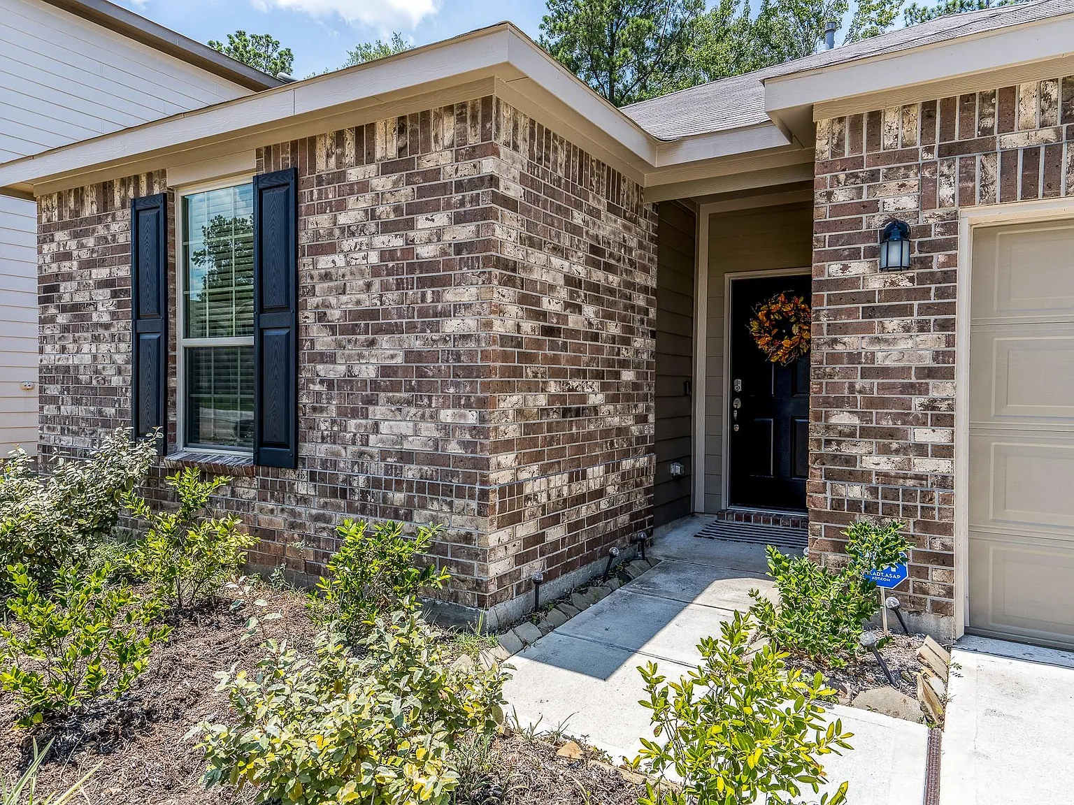 3 bed, 2.0 bath, 1464 sqft, $1,995 — Photo 3