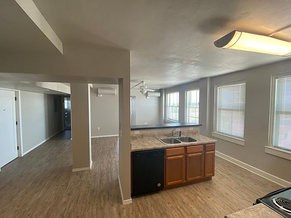 2nd image of 116 W 6th St #01hg0czqr