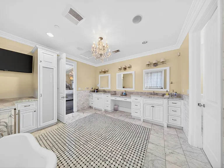 4533 Farmdale Ave — Photo 53