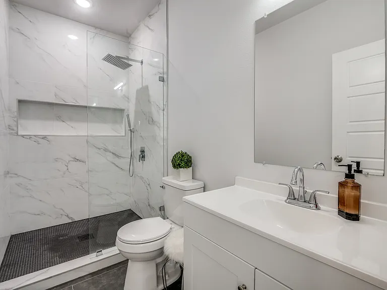 2325 Budd St — Photo 8