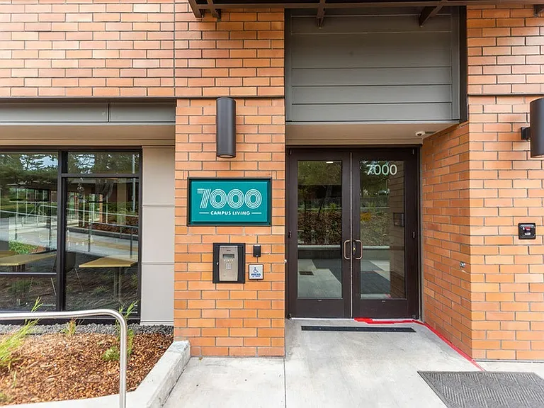 7000 Campus Living — Photo 12