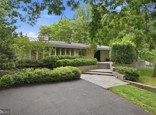 6929 Carmichael Ave, Bethesda, MD 20817