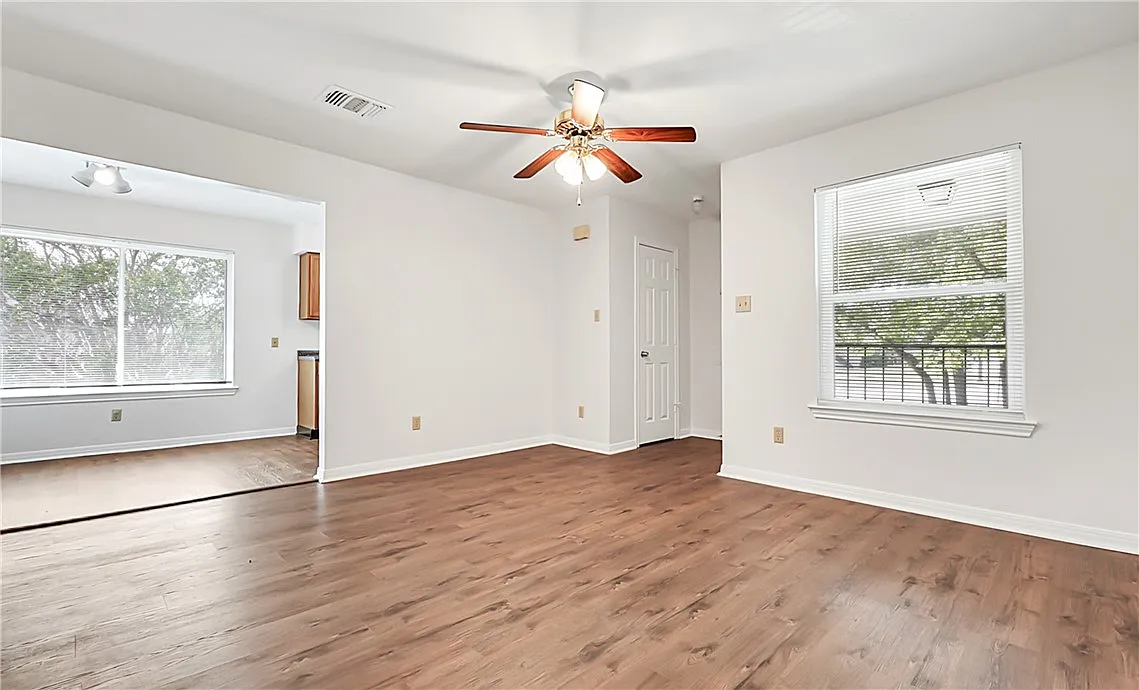 2 bed, 2.0 bath, 1035 sqft, $1,300 — Photo 4