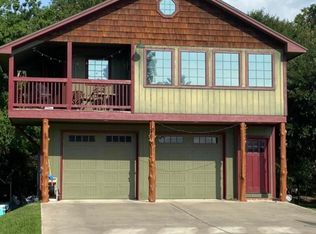 145 Tanglewood Dr, Bridge City, TX 77611