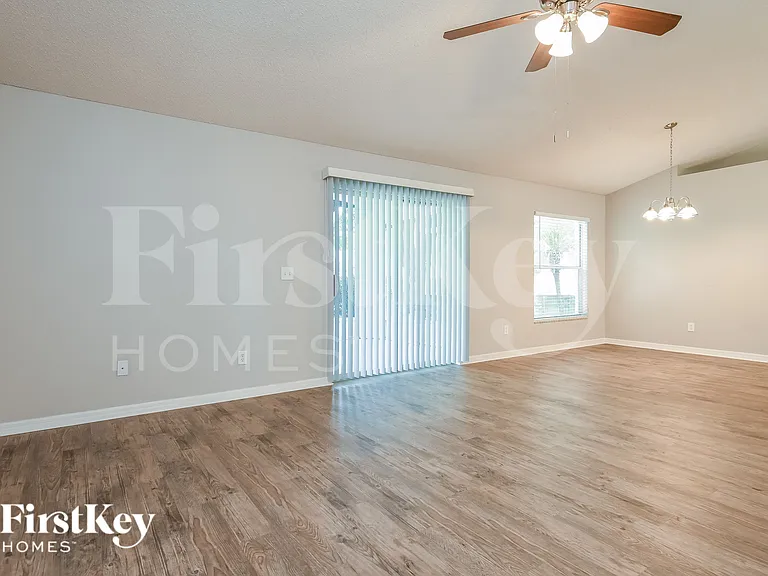 1254 Kenworth Dr — Photo 3