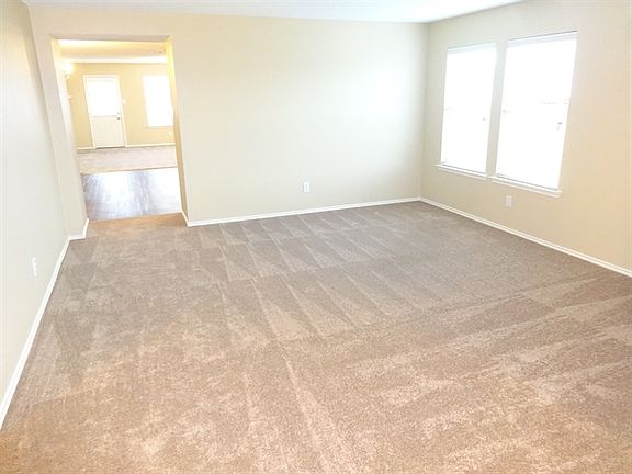 2nd image of 3201 Silver Creek Dr