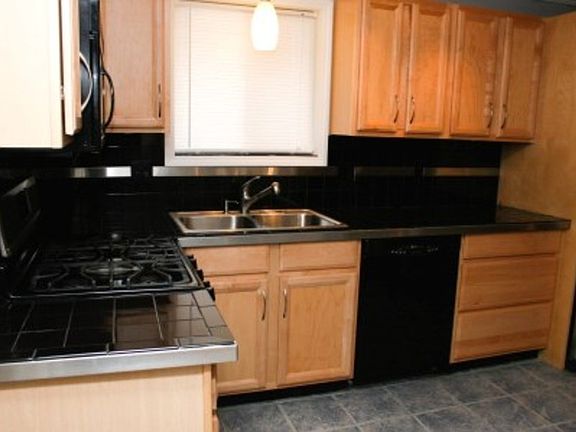 3rd image of 3821 Fairview Ave