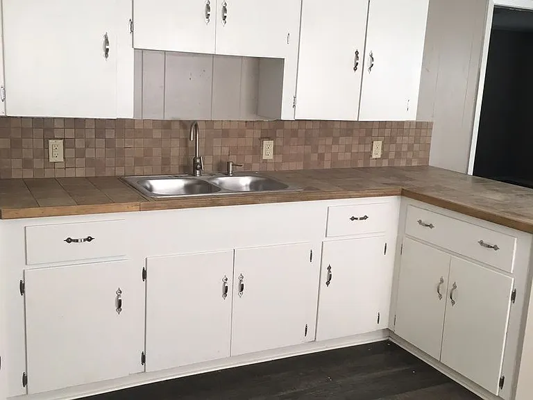 308 Pine Ave — Photo 3