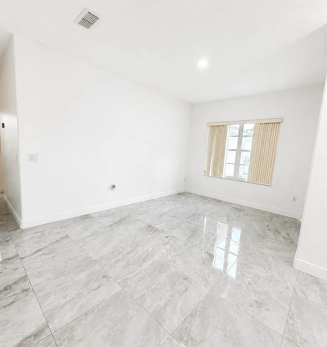 4 bed, 2492 sqft, $3,000 — Photo 2