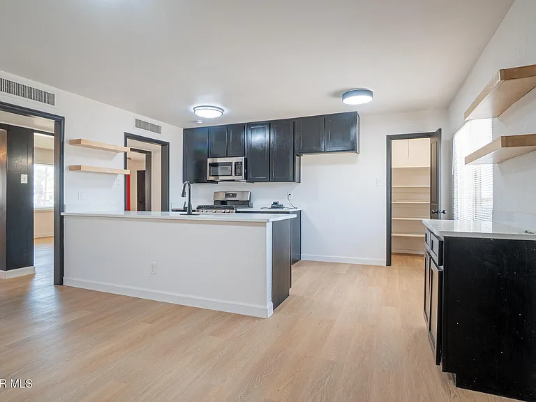 204 Balboa Rd — Photo 6