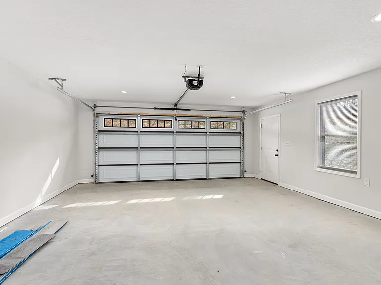 1907 Lakewood Dr — Photo 9