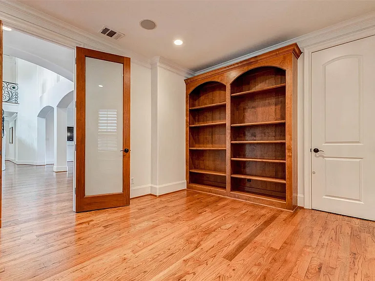 5410 Valerie St — Photo 18