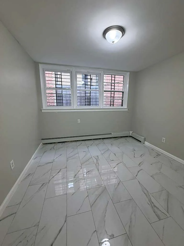 Building Photo - 48 Carteret St #5