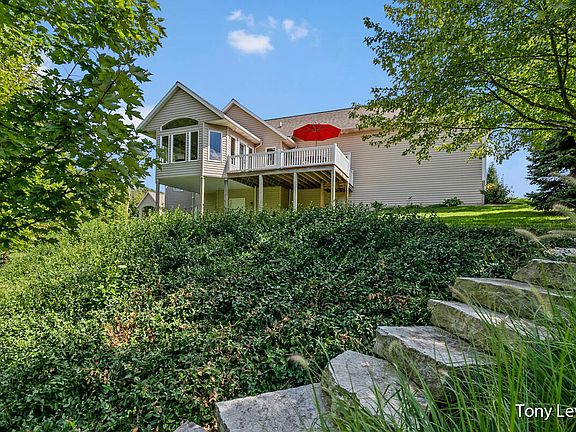4th image of 663 Stonehenge Dr SW