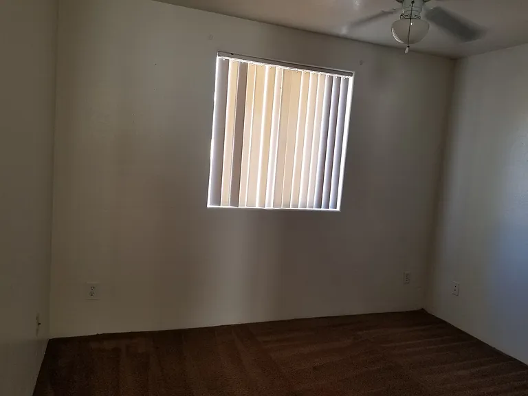1240 E Mountain View Rd — Photo 16