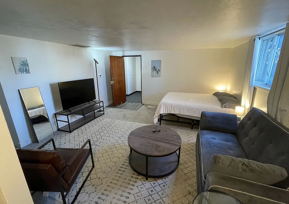 1210 Irving Ave — Photo 3