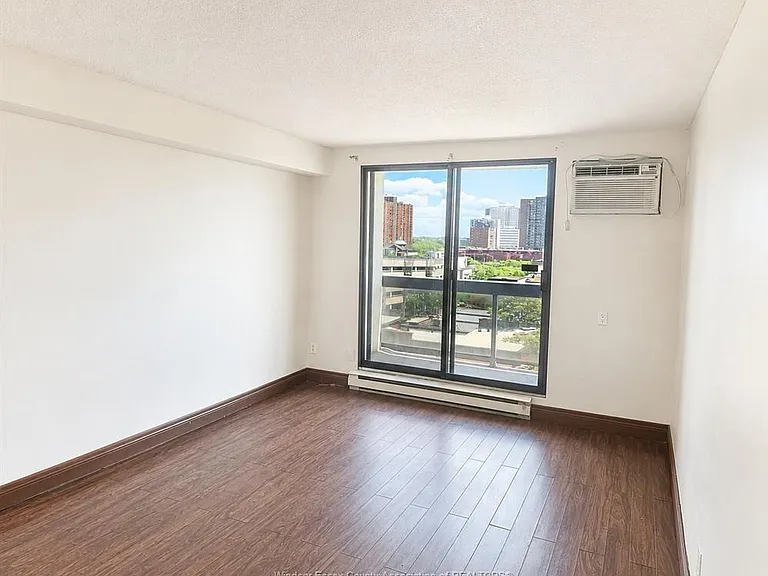 150 Park St W #711 — Photo 2