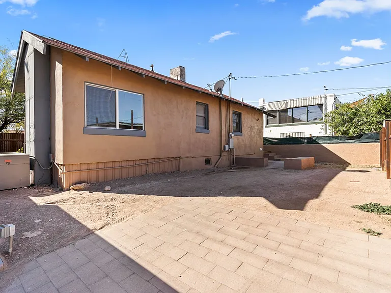 1541 E Mabel St — Photo 36