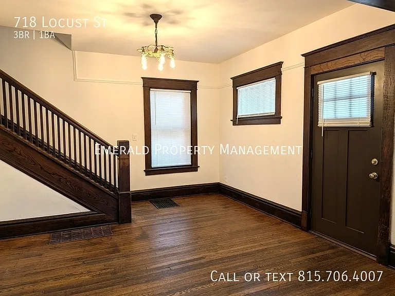 718 Locust St — Photo 3